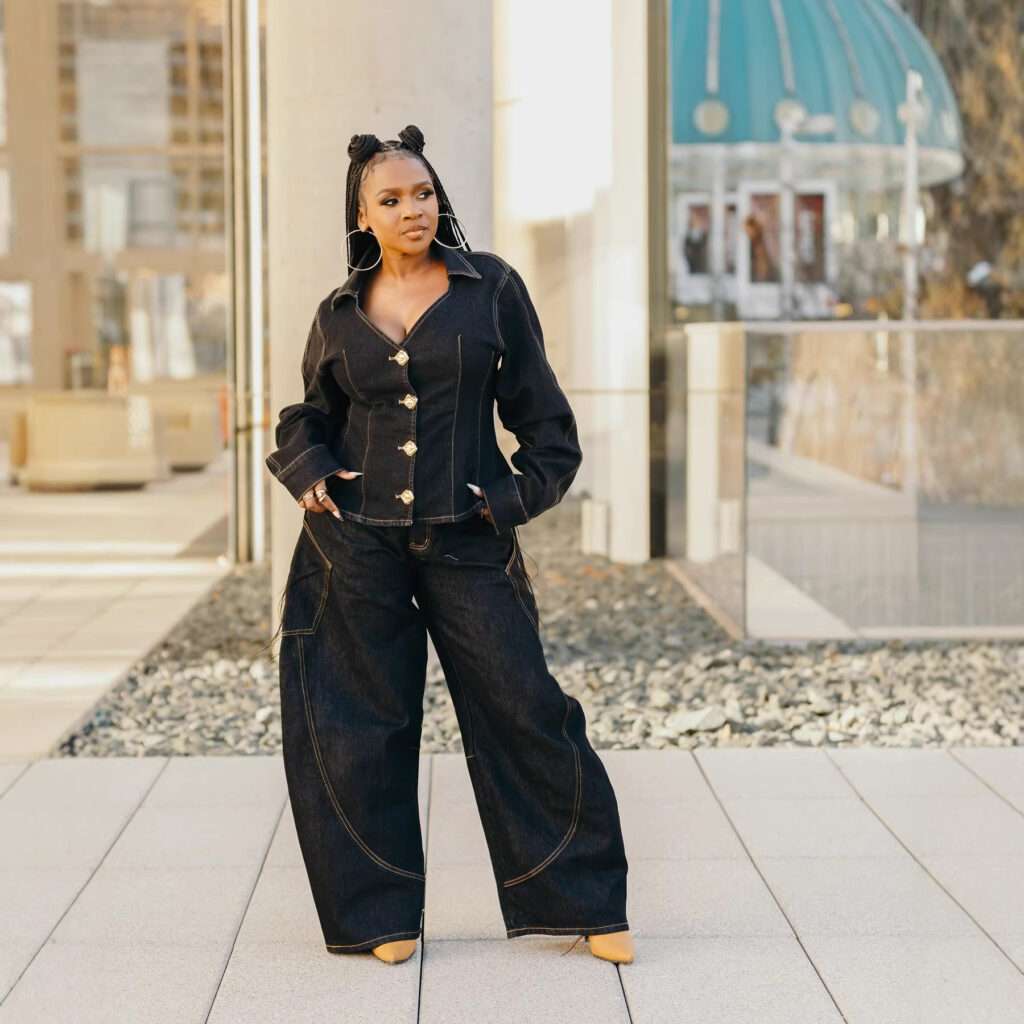 Women's Curved Hem Denim Pants